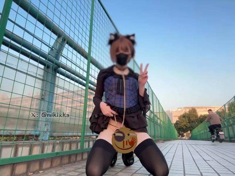 mikixka伪娘户外露出合集3 _Copy_.jpg