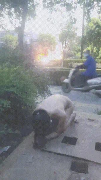 推特露出福利姬【小猫不流泪】极限露出挑战 裸体拿外卖 大街人前刺激露出 户外天体裸行 羞耻尿尿 各种反差行为合集[64V+84P/1.48G]-资源巴士